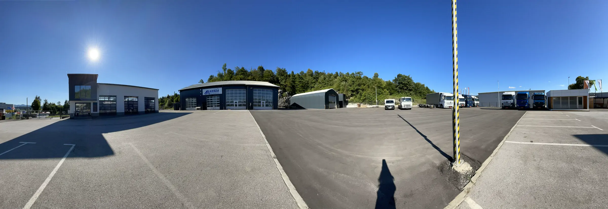 Prodajno-servisni center AS Kenda, Pod lipami 2 v Logatcu